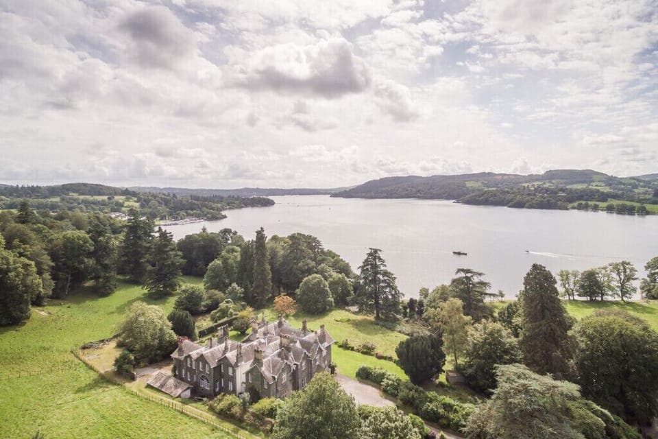 Wansfell Holme luxury accommodation overlooking Lake Windermere and fells