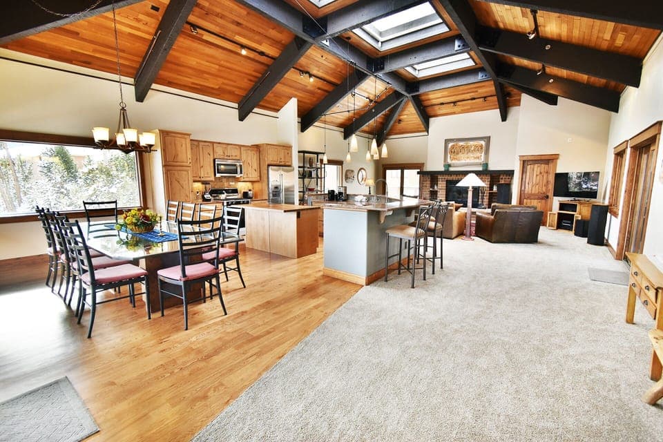 Great Room with Skylights - Great Room with Skylights