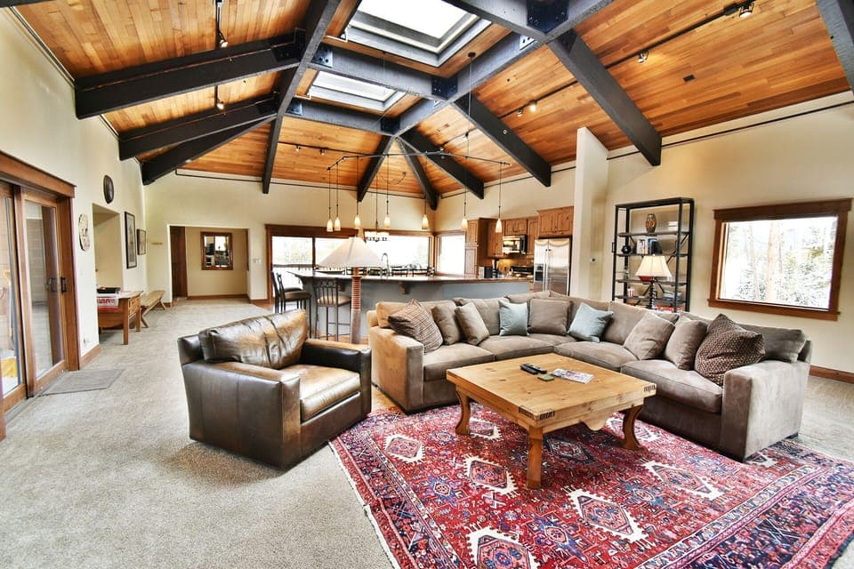 Large Living Area - Large Living Area