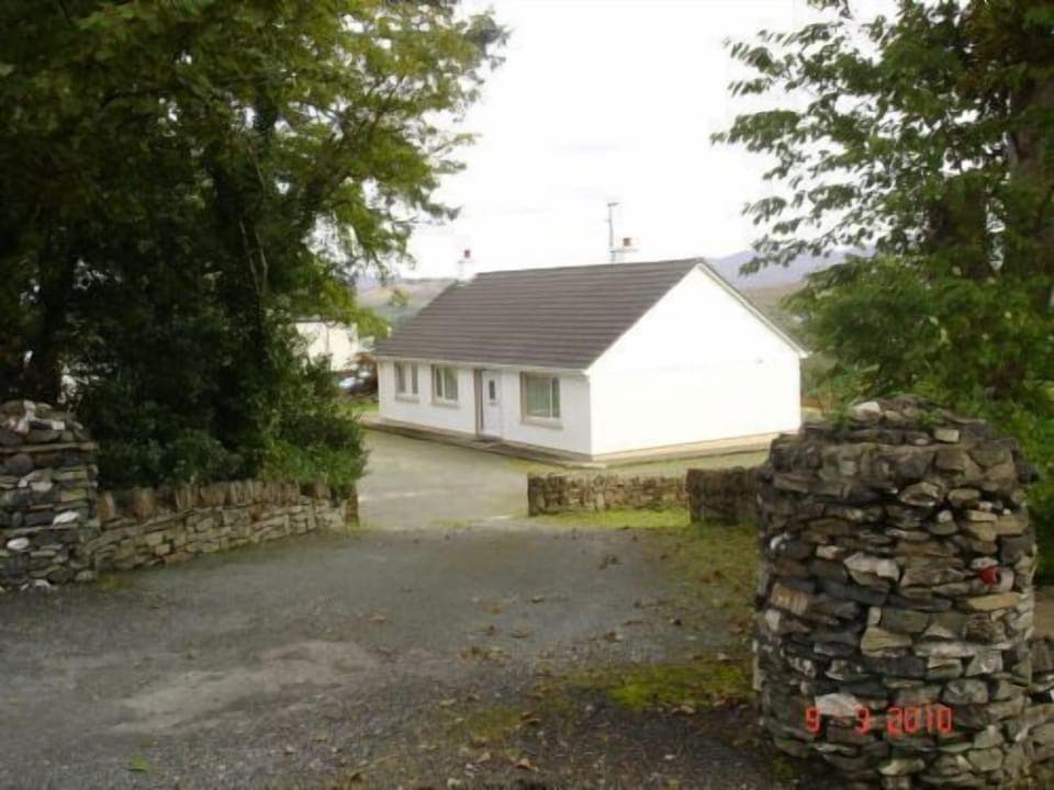 Exterior View of Bradleys Cottages from the Entrance Driveway