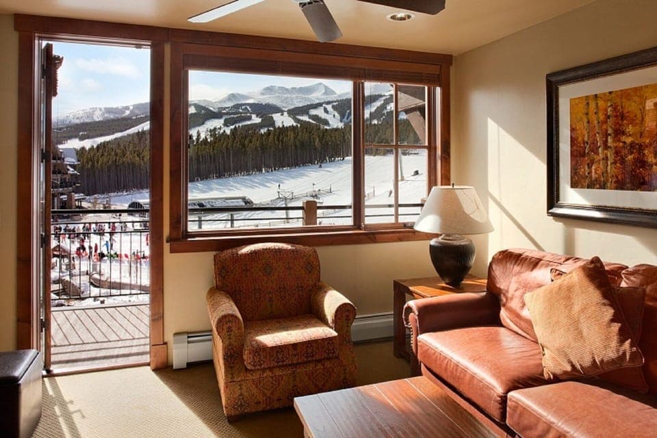 Private Balcony, and Queen sofa