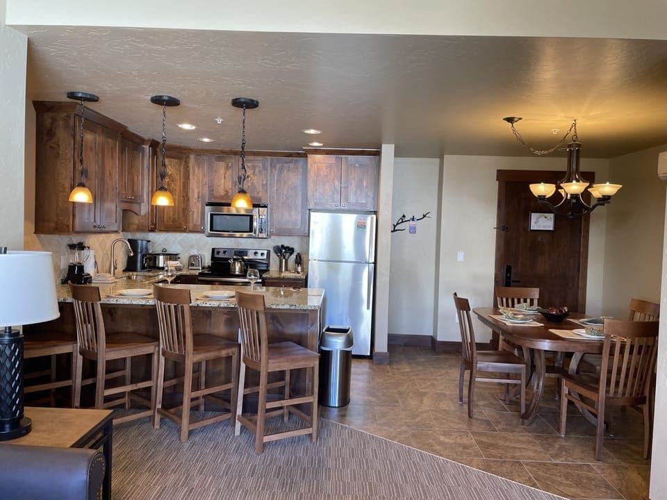 Master full kitchen with island and dining area