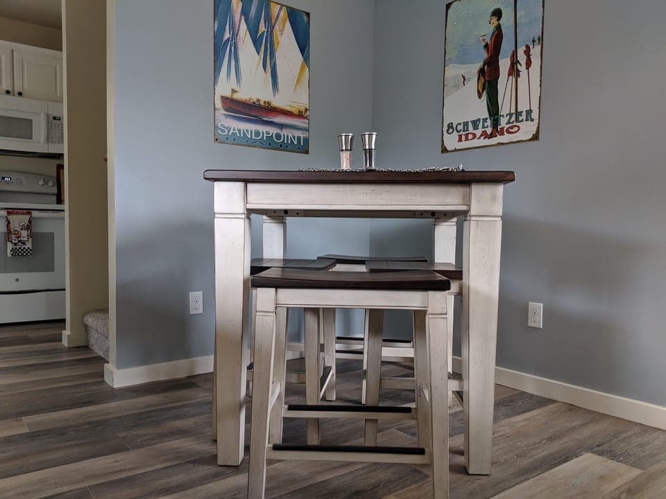 dining area off of kitchen