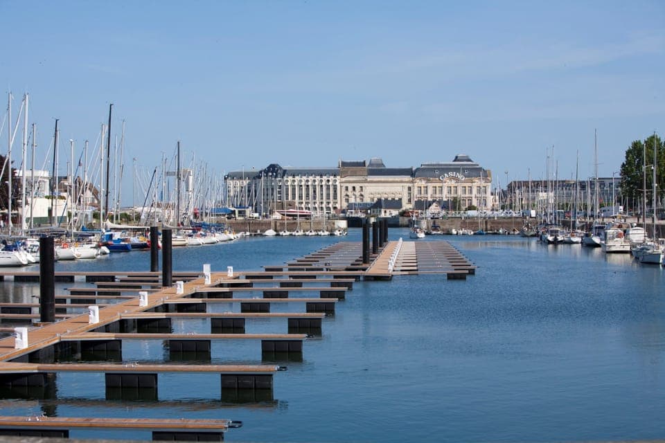 You will love to enjoy a relaxing vacation at this prime destination!