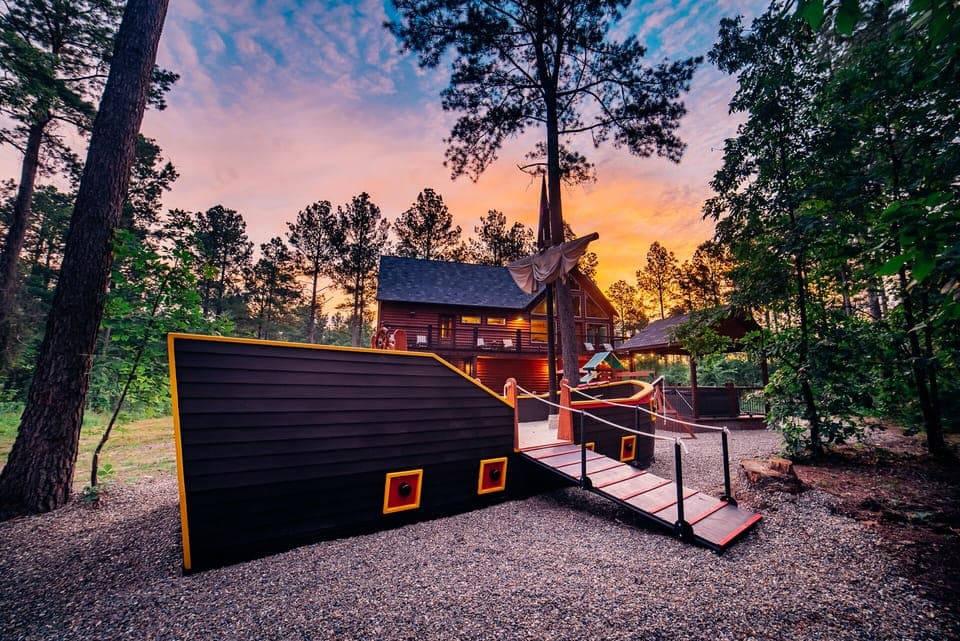 The Jolly Roger herself, and all her GLORY!