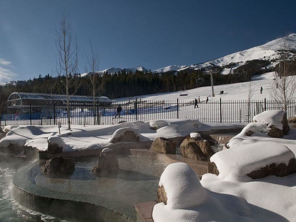 Outdoor hottubs with spectacular views of the slopes