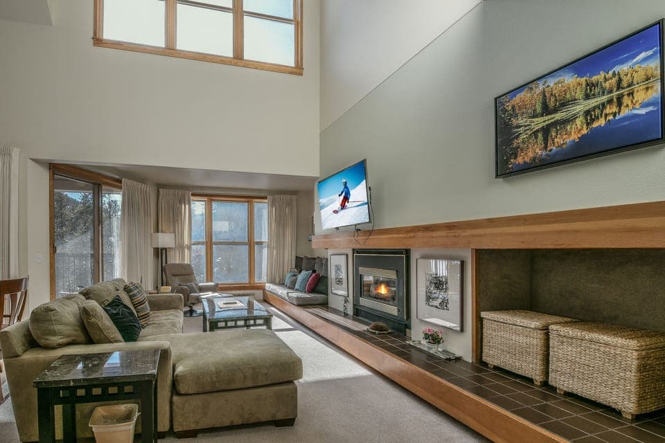 Gorgeous mountain condo at Quicksilver