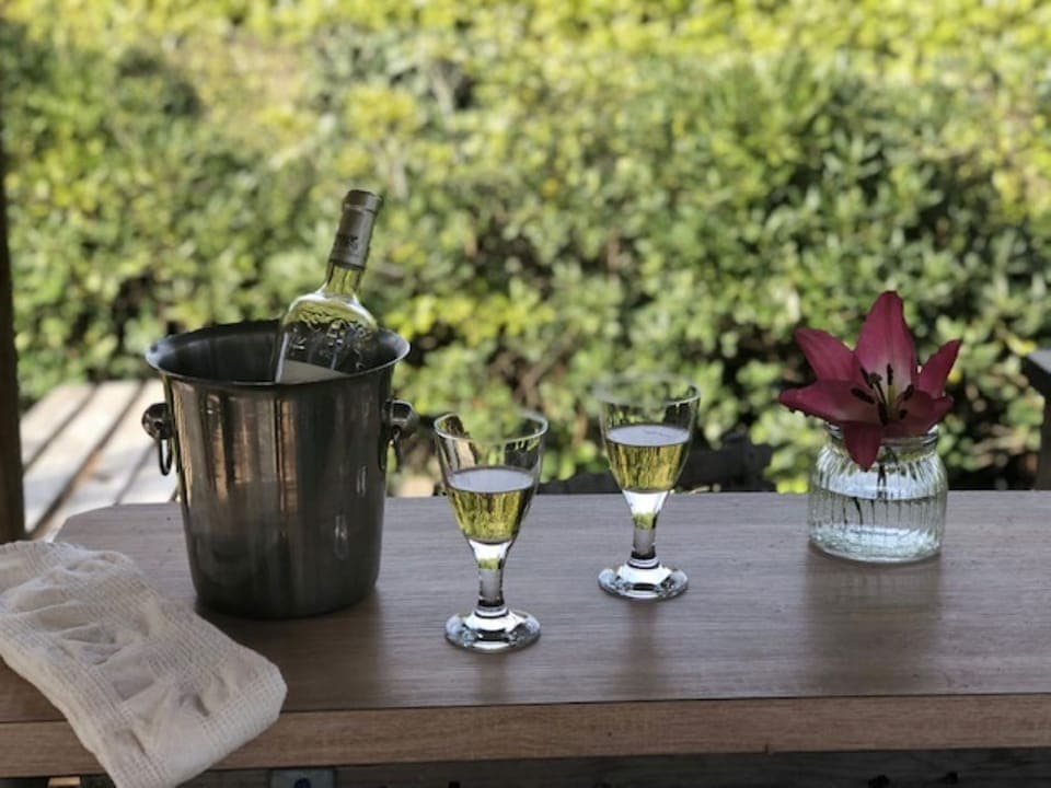 Apéro in the tiki bar - a nice place to be!