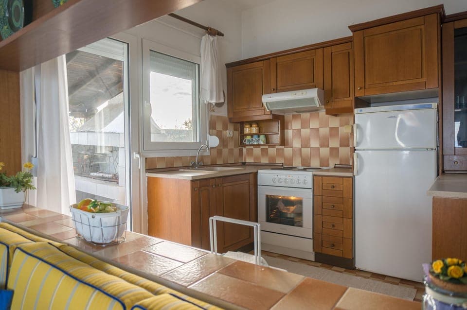 Fully equipped and cozy kitchen