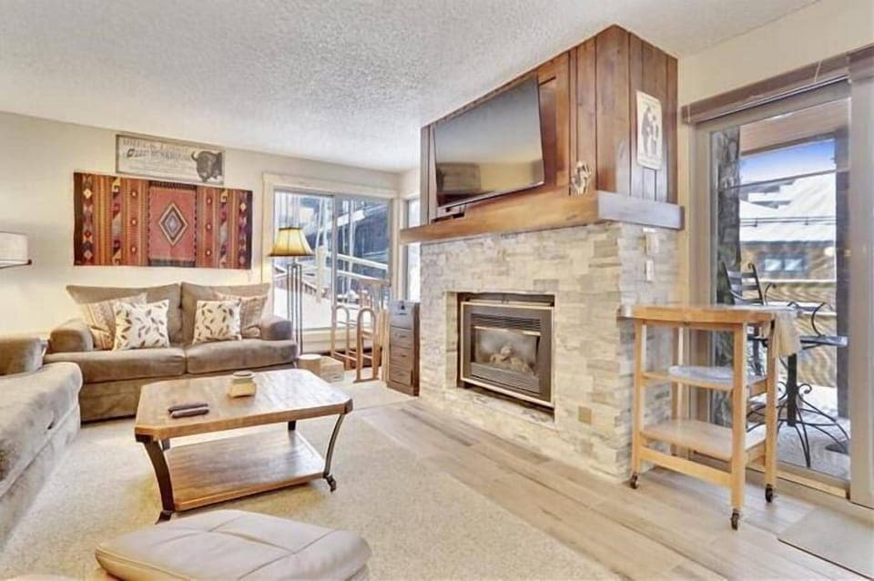 Living Area - Living room with cozy gas fireplace