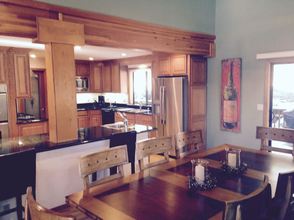 Dining room table for 8.
4 additional bar stools