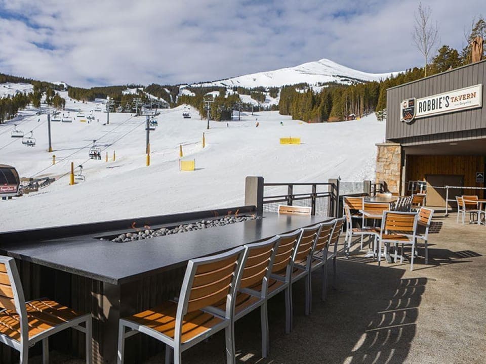 Robbie's Tavern outside deck