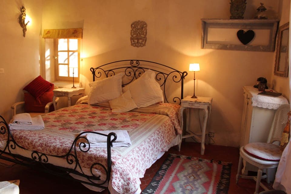 Traditional king size double bed