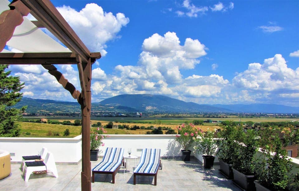 Terrace with pergola and solarium, fantastic view on the Assisi's valley