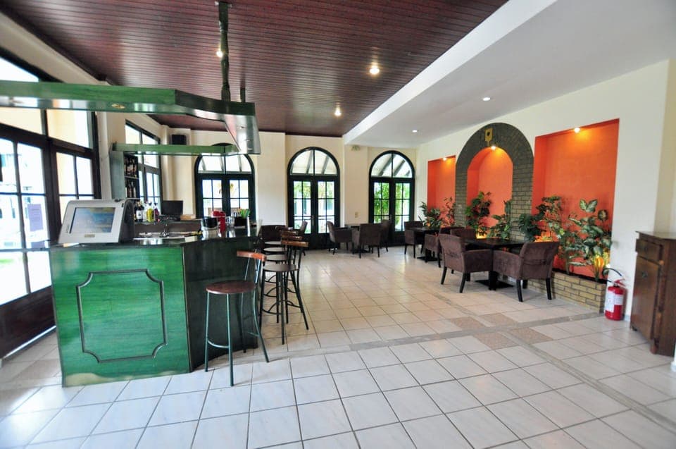 The breakfast area, located right by the pool
