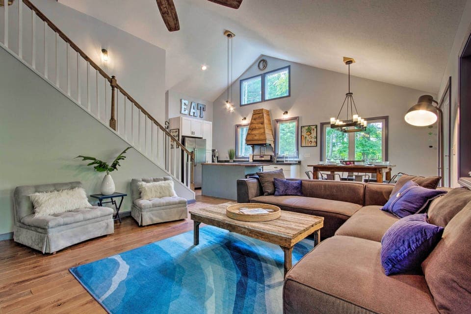 Fairview Vacation Rental | 4BR | 3BA | 2,220 Sq Ft | Stairs to Access