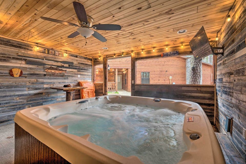 Hot Tub Gazebo | Private Hot Tub | Bar | Smart TV