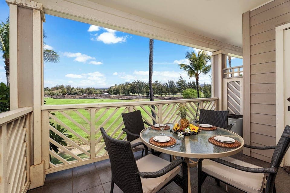 Outdoor Dining Area on the Private Lanai at Waikoloa Hawai'i Vacation Rentals