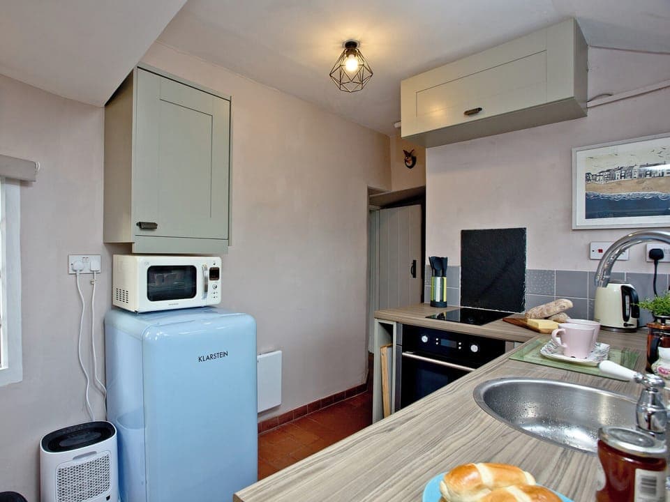 Lovely kitchen | Sea Glass Cottage, Holcombe, Teignmouth