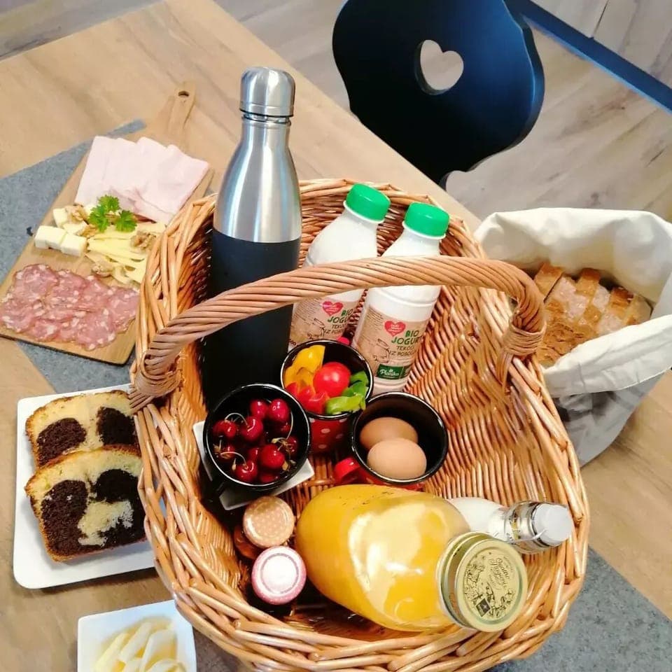 Breakfast in basket