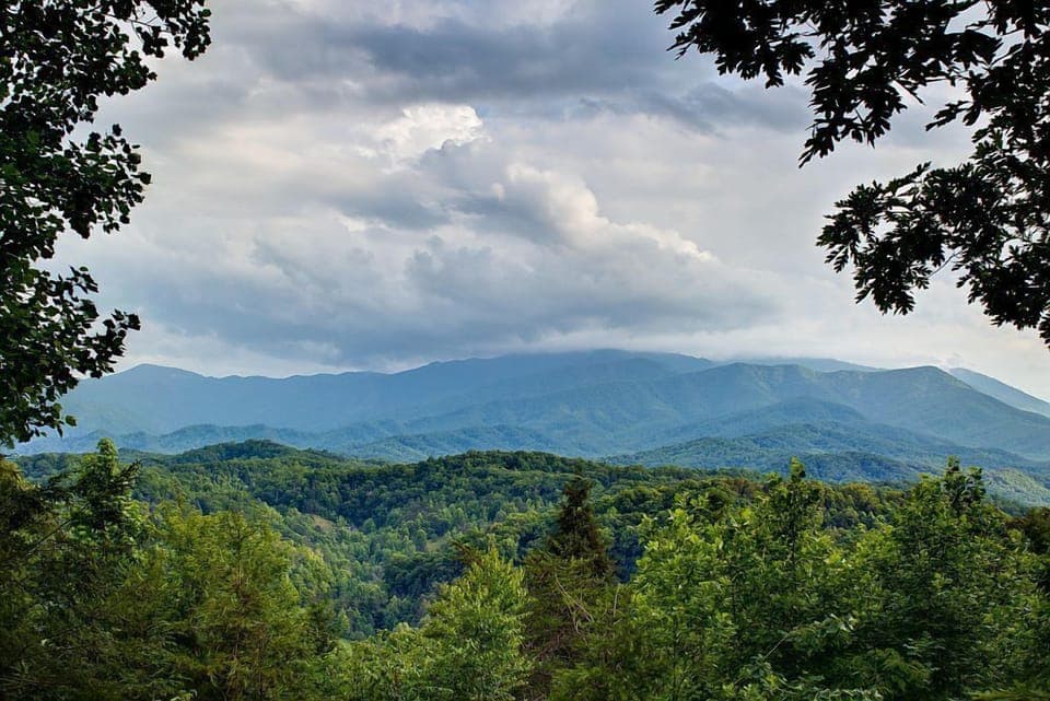 Amazing Views 2 bedroom cabin in Gatlinburg, TN