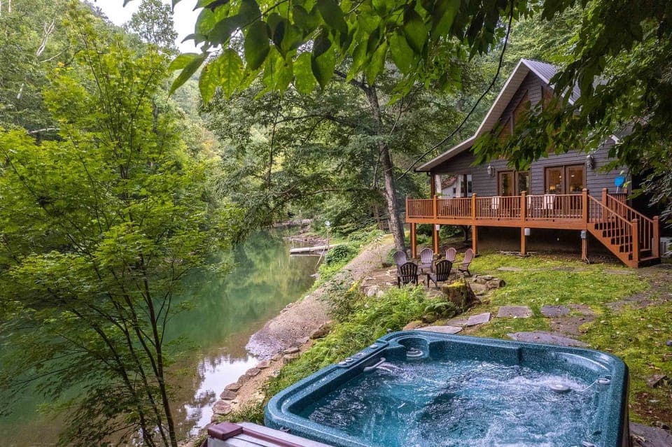 Outdoor spa tub