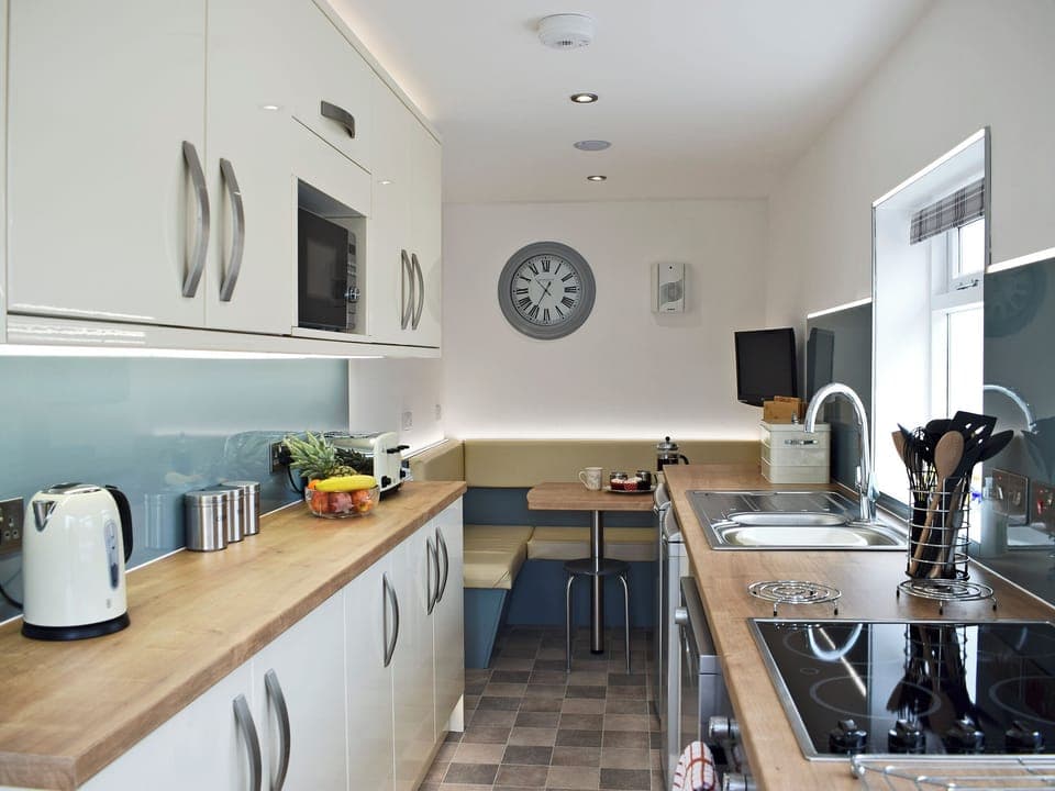 Tastefully modernised kitchen with breakfast area | Waterloo Farm House, Waterloo, near Dunkeld