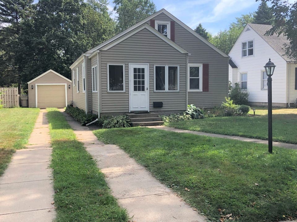 Outside of Notre Dame Cottage! Nice neighborhood close to ND!