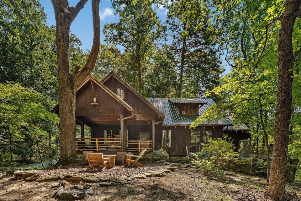 Welcome to Not Johnny's Cabin in LAKE LURE NC. 
Situated in a GORGEOUS WOODED SETTING.