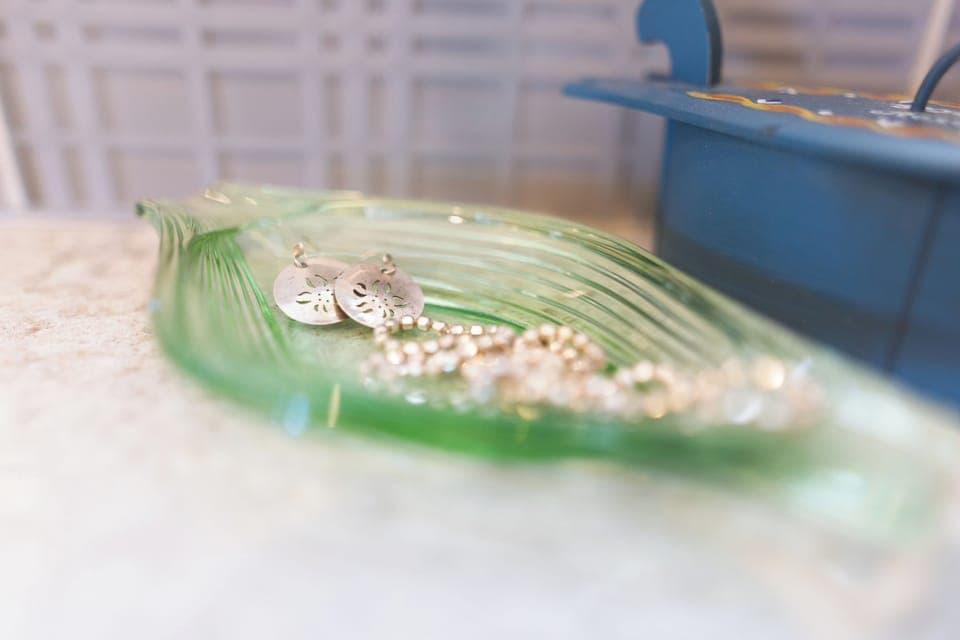 There's even a small dish to hold your jewelry at the end of the day. 