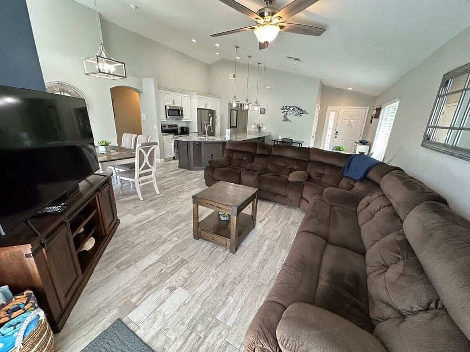 2053HEA - Living Room (2).jpeg