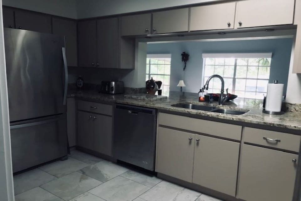 full kitchen