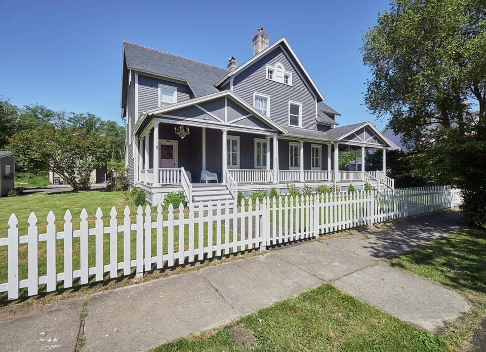 This historic duplex was built in1905 to house officers at Fort Stevens.