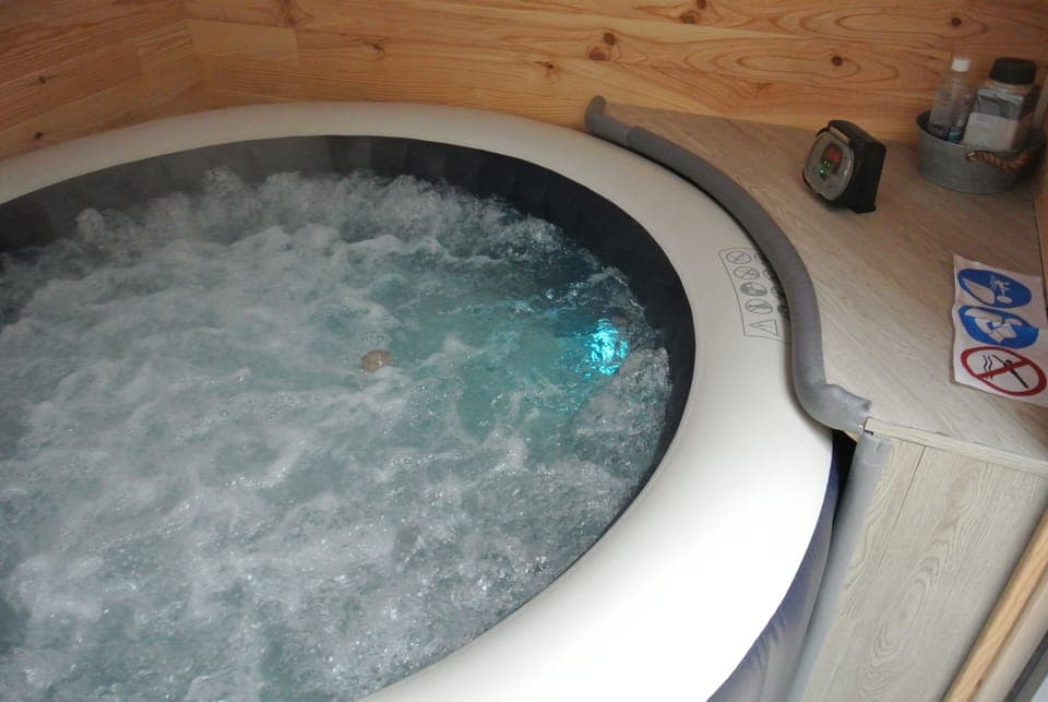 Indoor spa tub