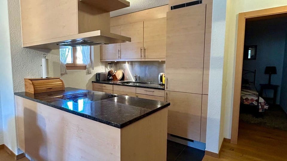 the open kitchen with a kitchen island 