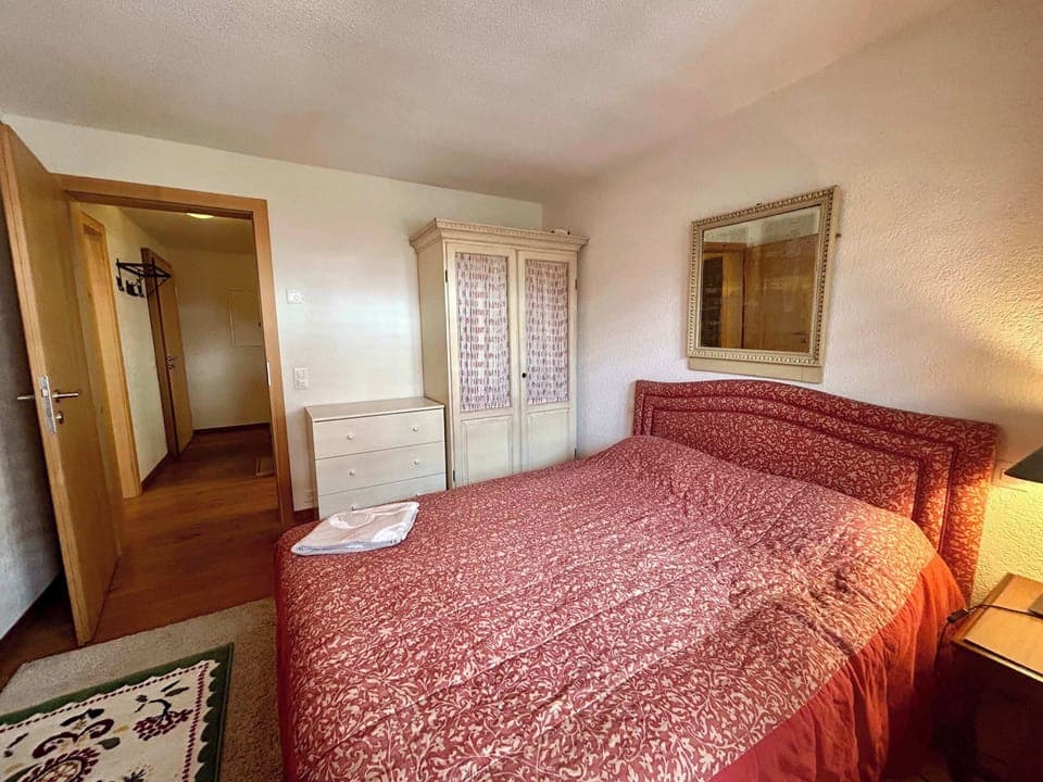 bedroom 3 with queen sized bed 