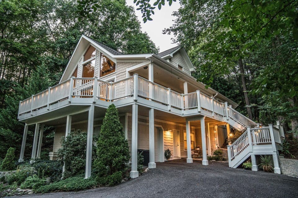 Welcome to our HappyNest at the Lake!