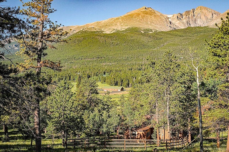 Bella Vista has prime views of Longs Peak in a pastoral setting.  Great Deck!