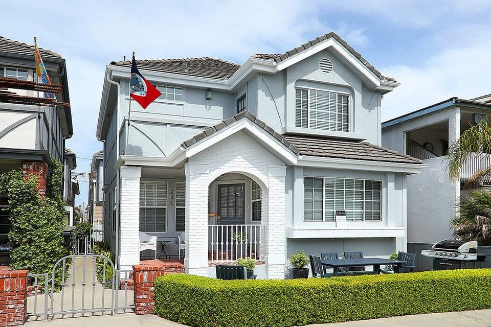 Front of the house, this VRBO is for the back house with entrance on the left