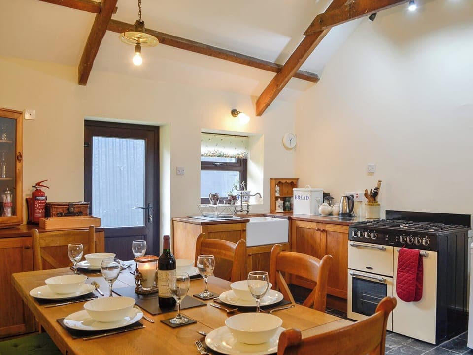 Spacious farmhouse style kitchen/diner | Ty Hir, Pontyates, near Kidwelly