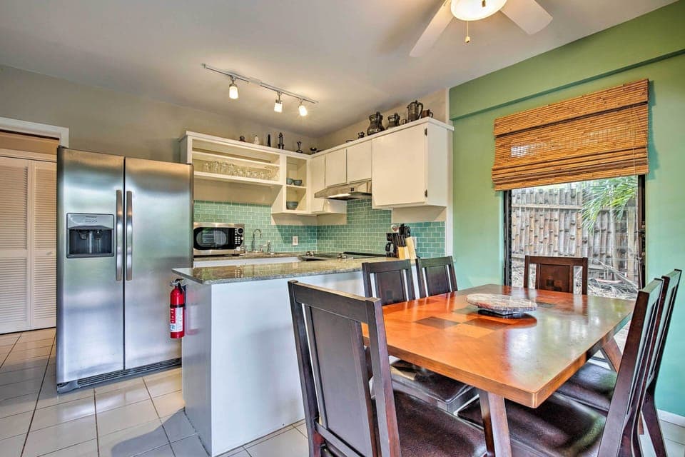 Dining Area & Kitchen