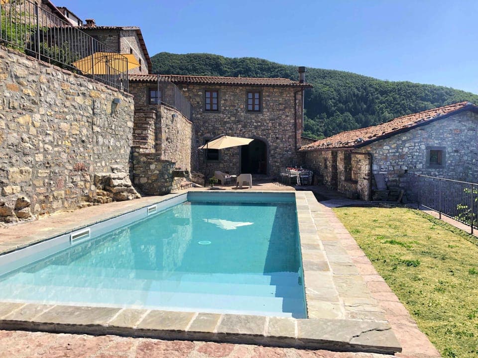 The garden can be reached by the kitchen/ dining room & also one of the bedrooms