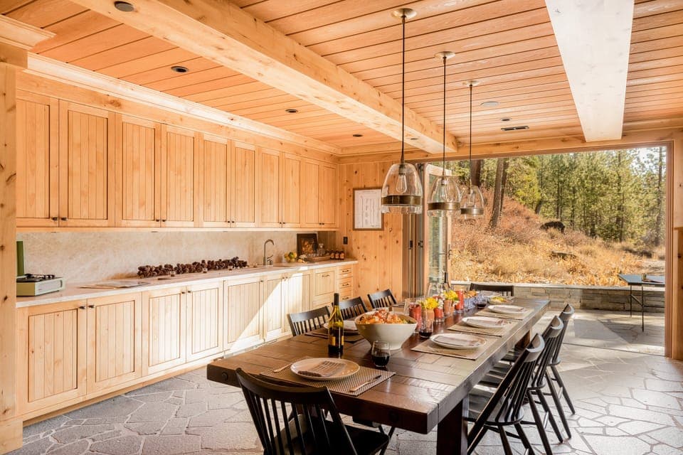 Welcome to Hunter.  The ideal "backyard" dinner party.