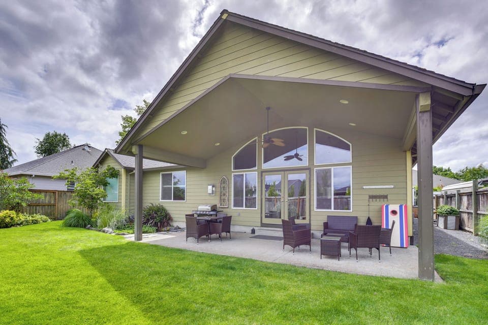 McMinnville Vacation Rental | 4BR | 2.5BA | Stairs Required | 1,900 Sq Ft