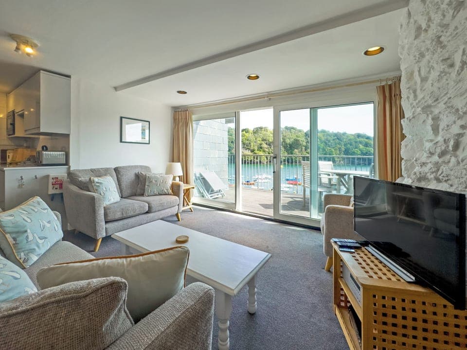 Comfortably furnished iving area | Middle Deck, Fowey