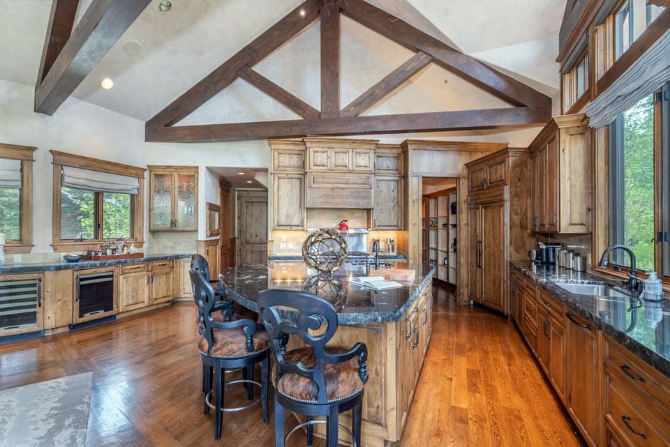 14-mountain-village-pinnacle-kitchen.jpg
