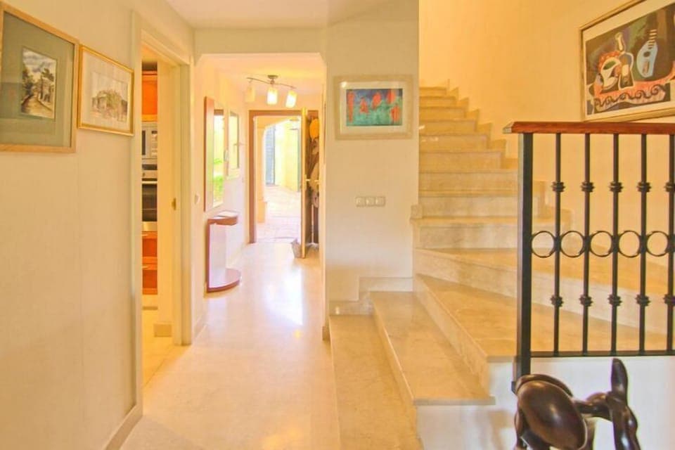 Entrance / Reception