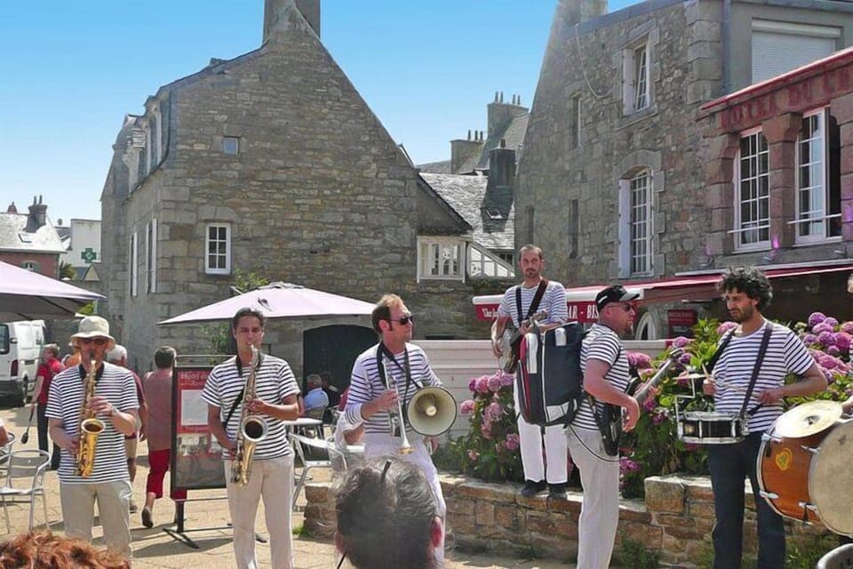 Surroundings [summer] (1-5 km)