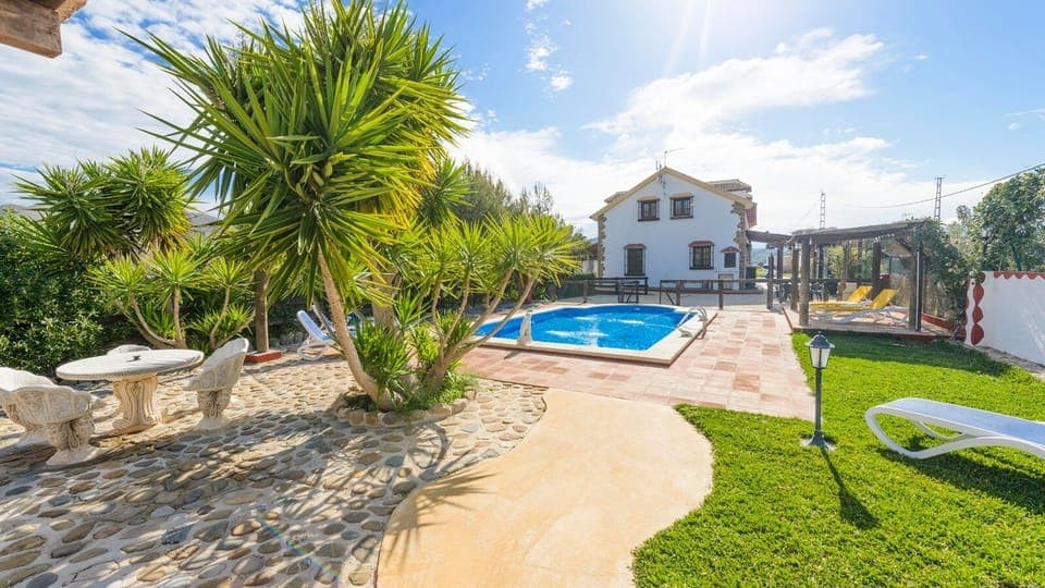 Loma el Letrao Almogía by Ruralidays