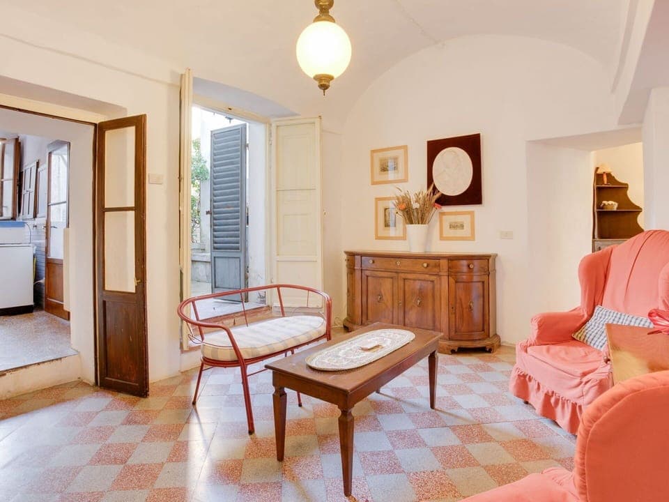 Room, Property, Furniture, Interior Design, Building, House, Floor, Real Estate, Table, Living Room